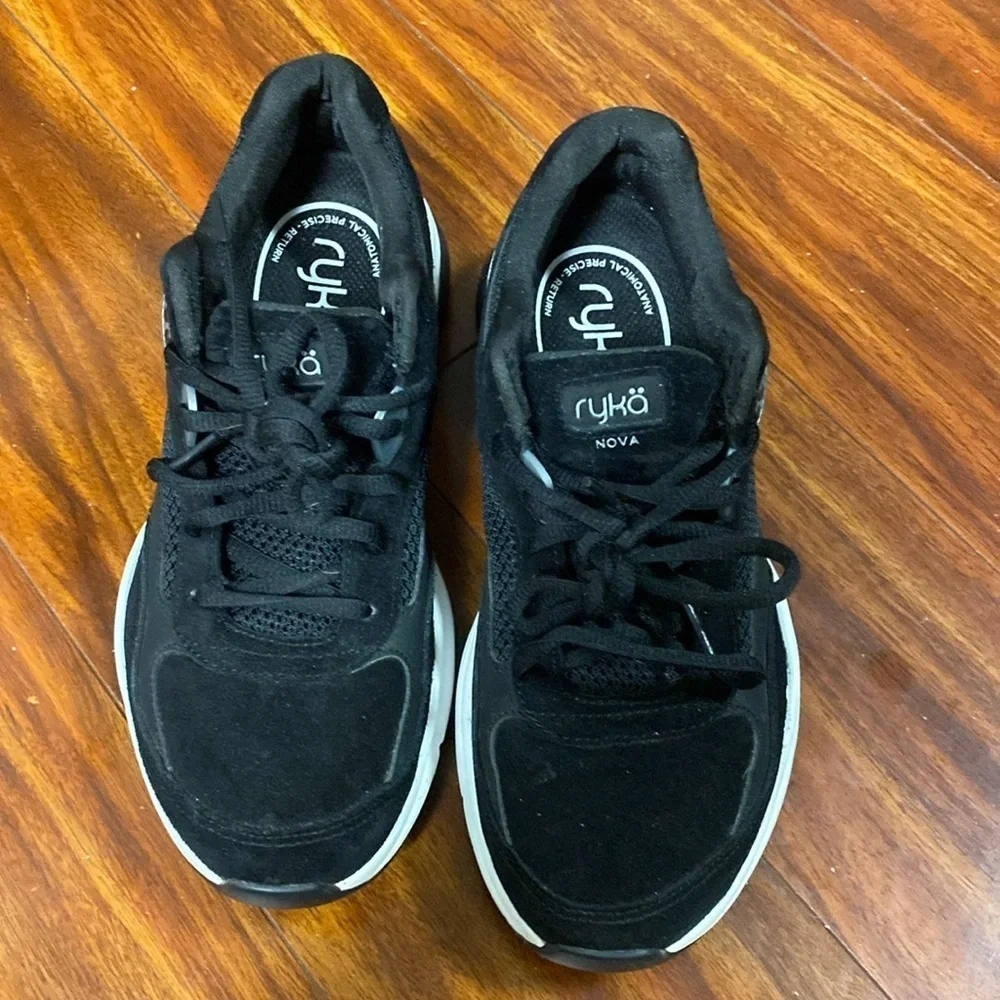 Ryka Nova Size 7.5Women's Black Sneakers Great Condition